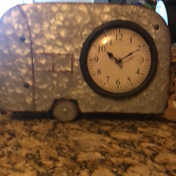 Camper Clock - Picture 4 of 7